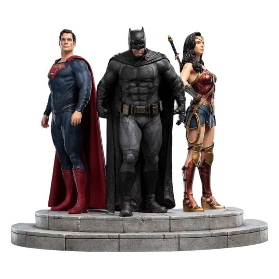 Pop Weasel - Image 2 of Justice League (2017) - Wonder Woman Statue - Weta - Statue - Image - Pop Weasel